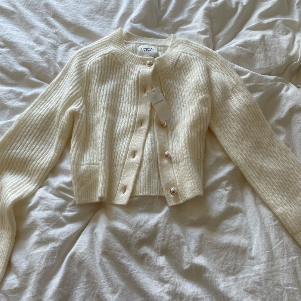 Abercrombie and fitch pearl button cardigan